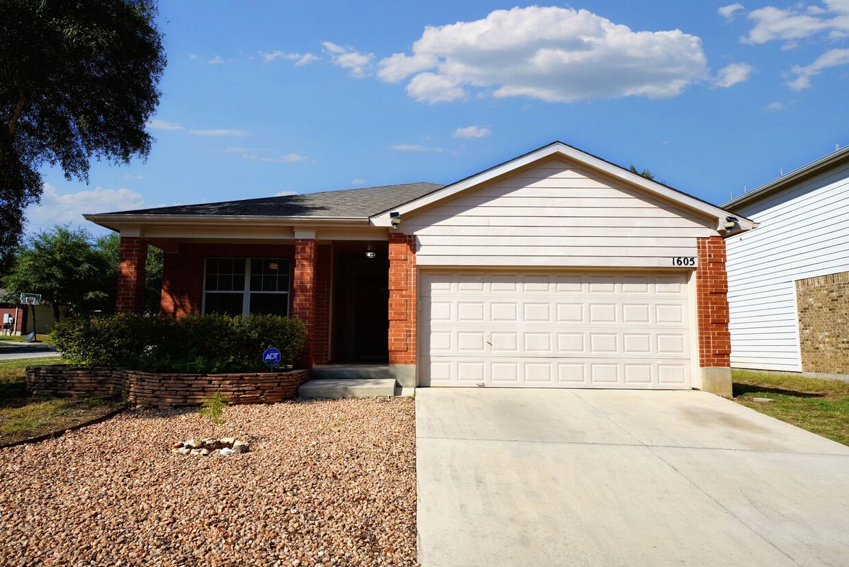 Primary Photo - Corner-Lot Beauty in Wynnbrook Subdivision...