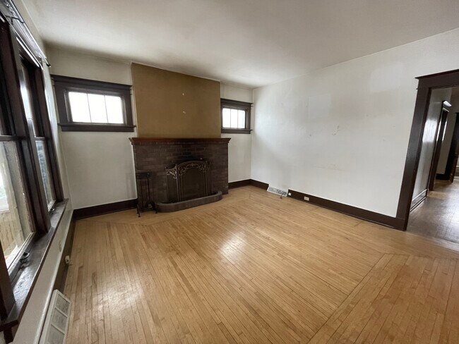 Foto del edificio - 422 E Howard St