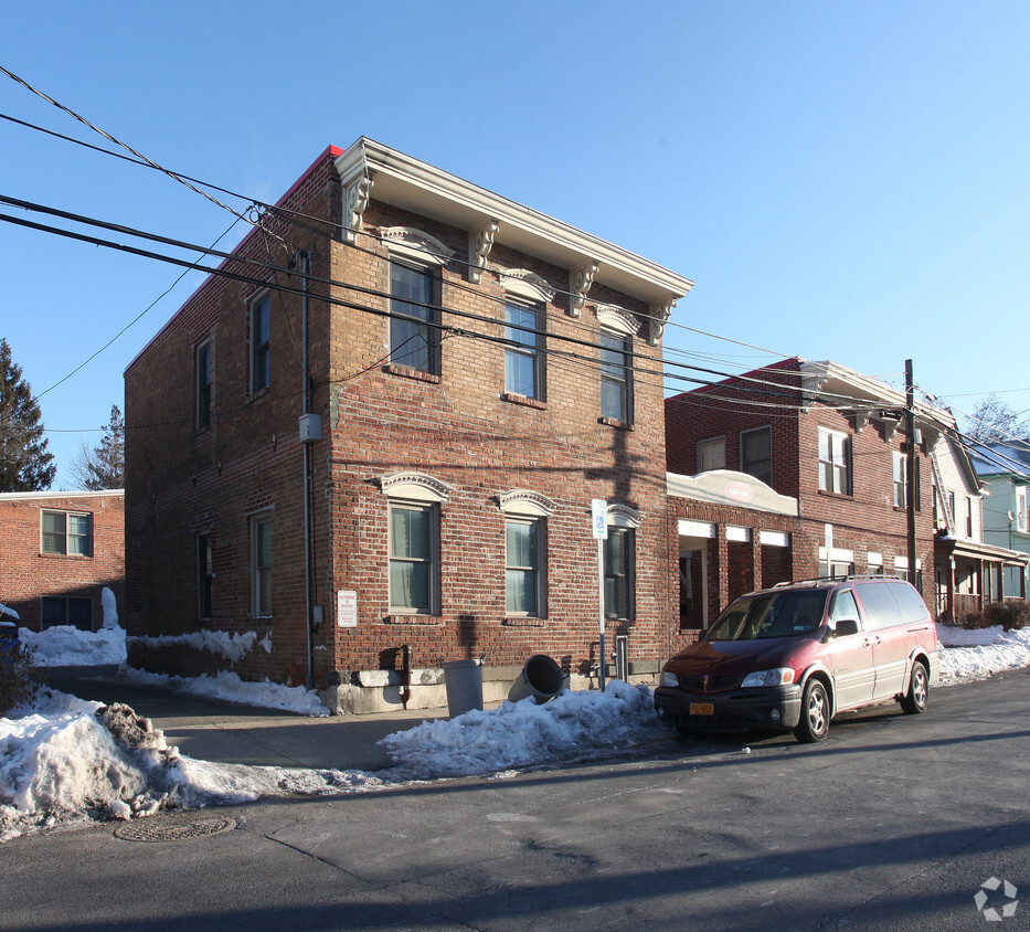 Building Photo - 434-438 Hasbrouck Ave