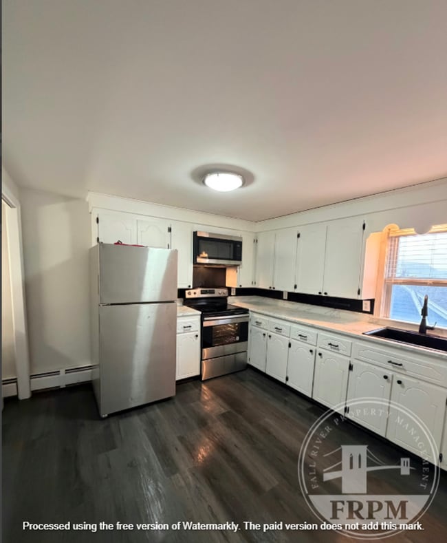 Building Photo - 64 Walnut St