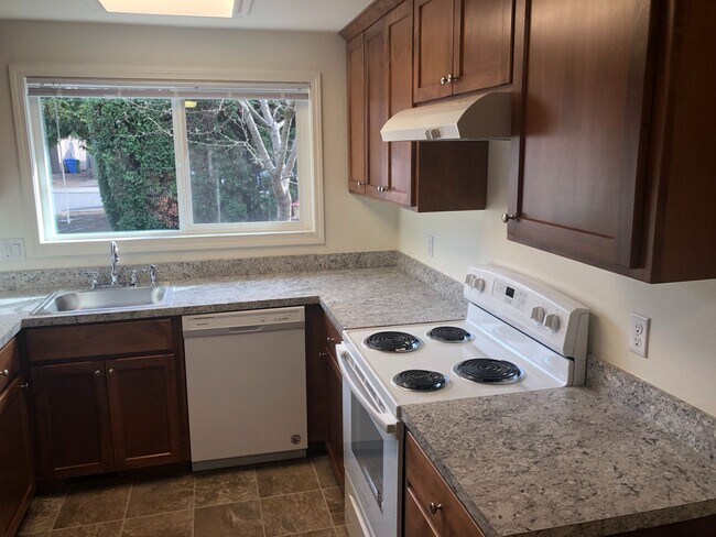 Foto del edificio - Total Remodel! Two Bedroom Duplex in North Salem