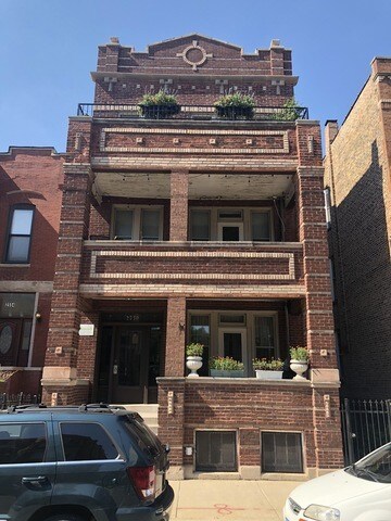 Primary Photo - 2550 W Augusta Blvd