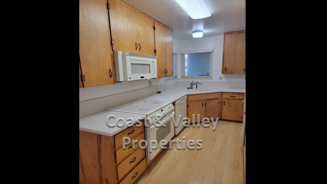 Building Photo - North Salinas Home for RENT!!!