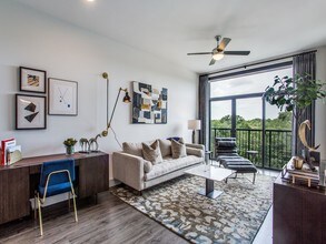 South Main Building photo'