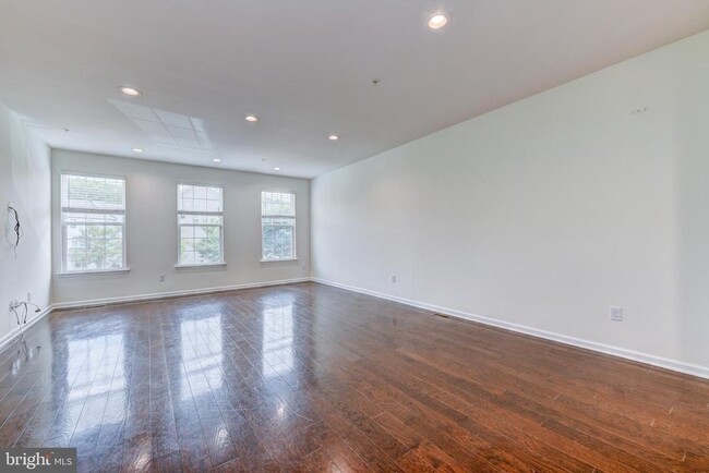 Building Photo - 1464 Hickory Ln