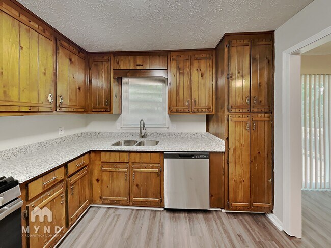 Building Photo - 49 Russell Ln