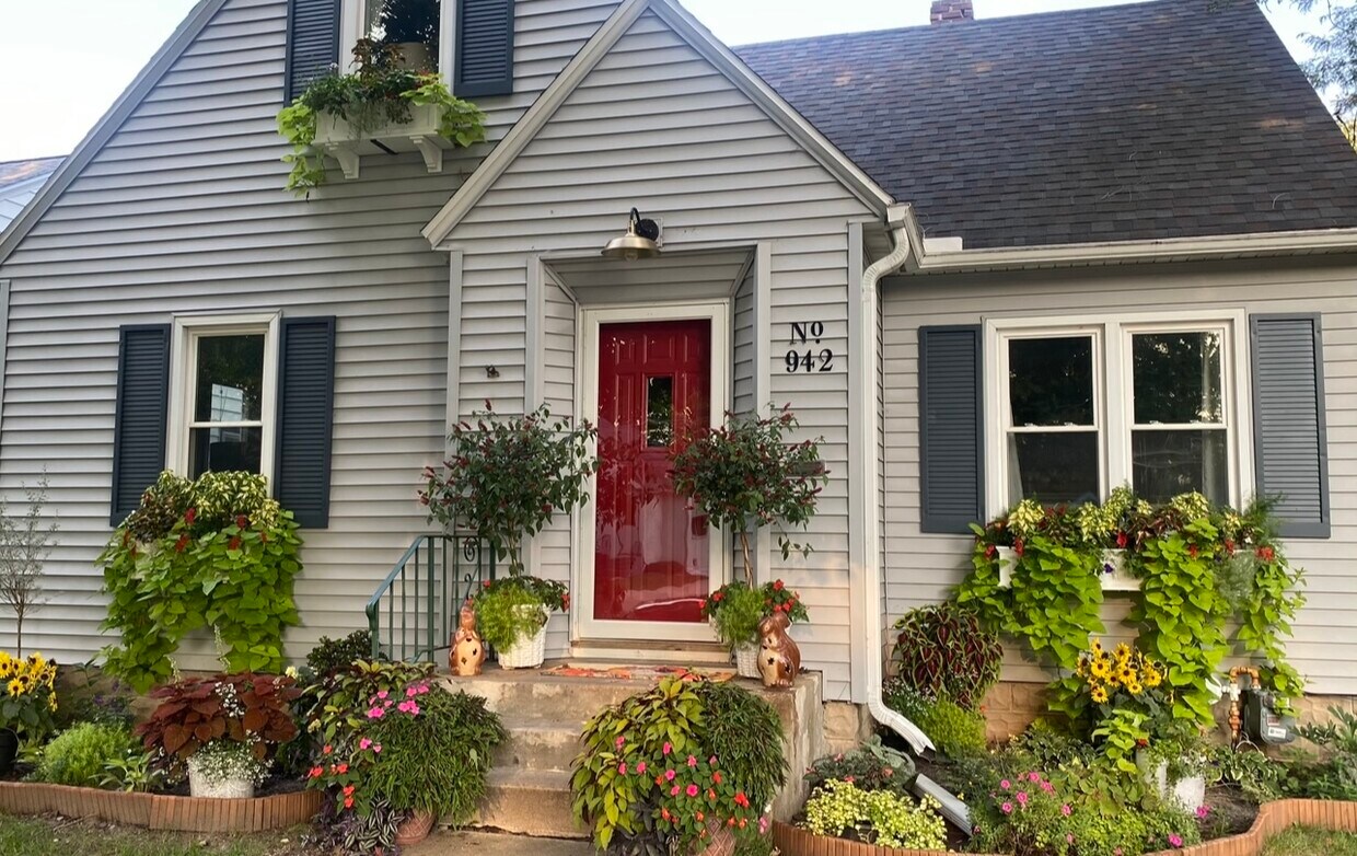 Primary Photo - 942 7th Ave SE