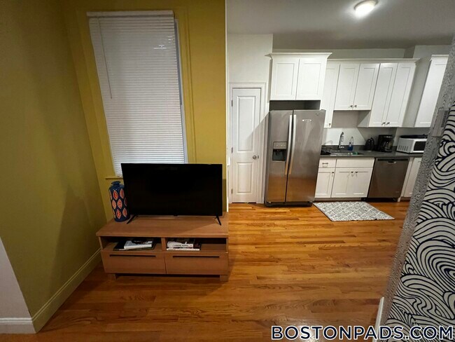 Building Photo - 48 Guild St