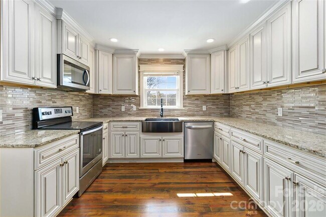 Foto del edificio - "Spacious 5-Bed, 3-Bath Sanctuary with 3,064 Sq Ft of Comfort in Waxhaw, NC!"