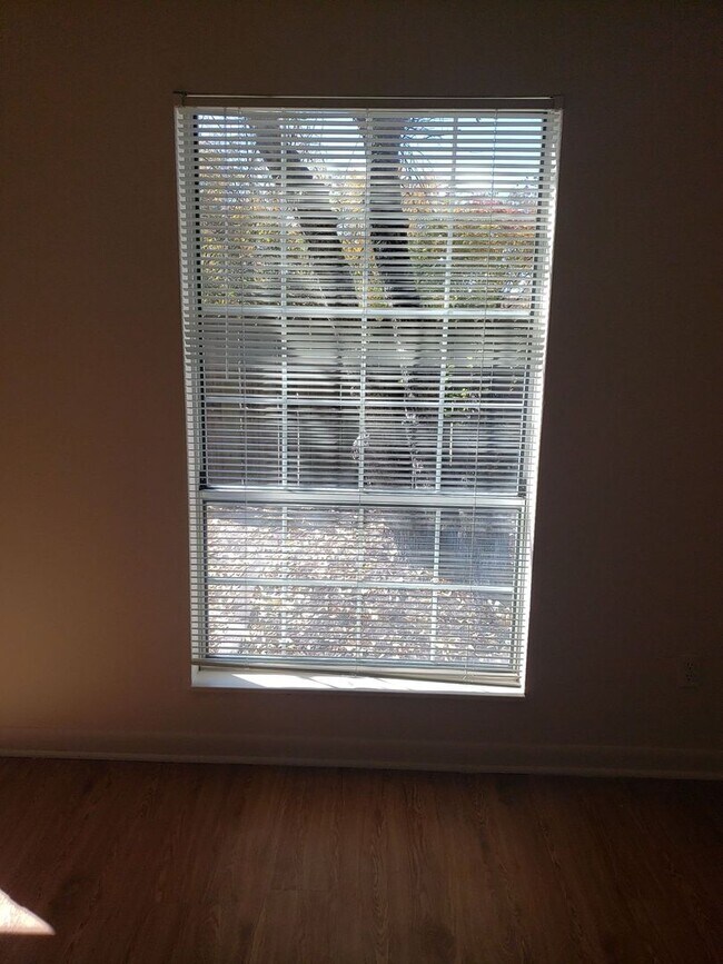 Building Photo - Spacious 1 Bedroom, 1.5 Bath Townhouse – Minutes from Nashville