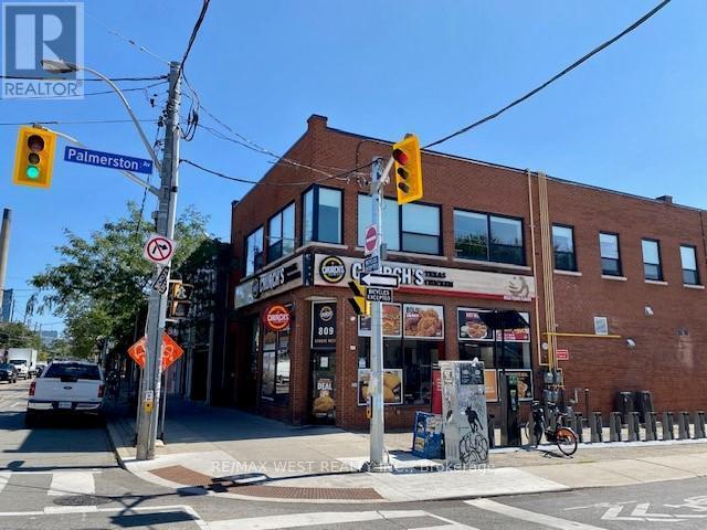 Photo principale - 809-809 Dundas St W