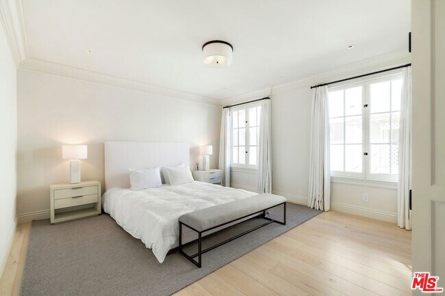 Foto del edificio - 9563 Charleville Blvd