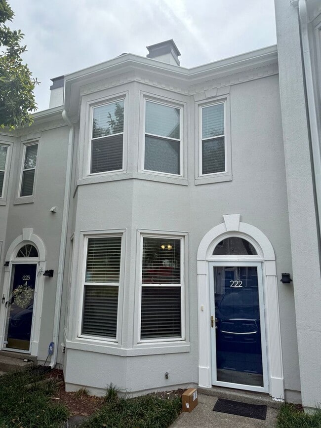 Building Photo - 222 Fairmont Ct