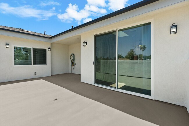 Building Photo - 6053 Teesdale Ave