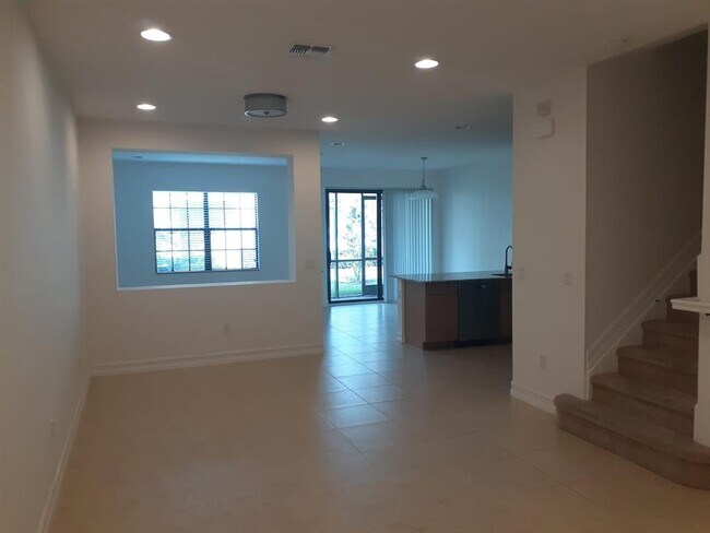 Building Photo - 115 Riverwalk Cir E