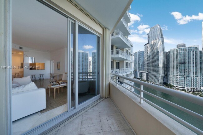 Foto del edificio - 888 Brickell Key Dr