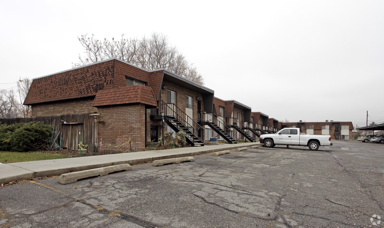 Primary Photo - Glenbrooke Apartments