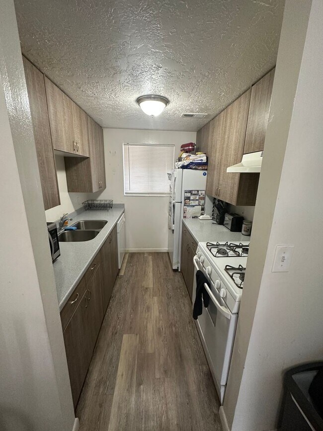 Building Photo - 1B/1B Pet Friendly Apartment South of BYU