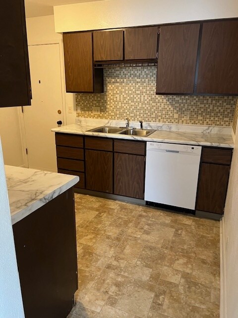 Foto del edificio - 610 W Main St