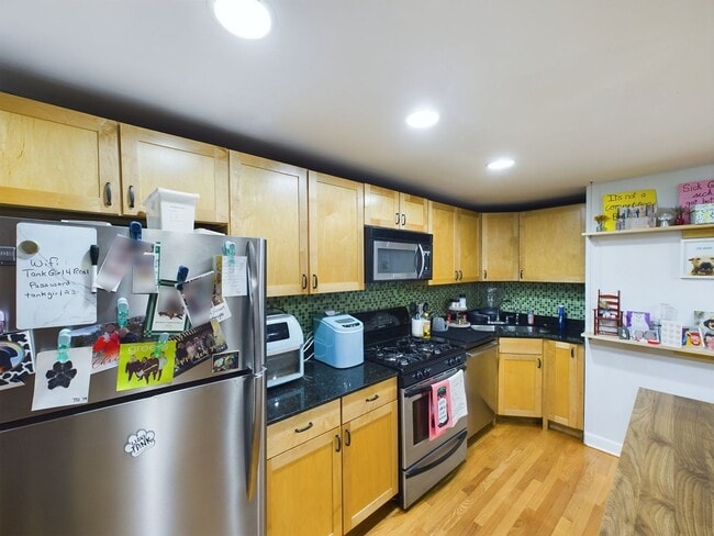 Foto del edificio - 1445 W Warner Ave