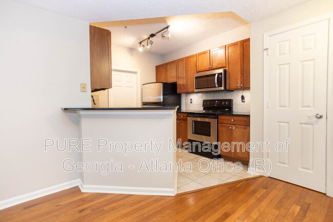 Building Photo - 1250 Parkwood Cir SE