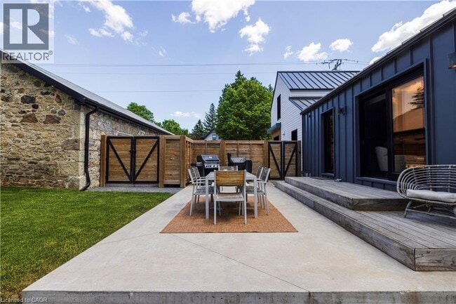 Building Photo - 596 Arkell Rd