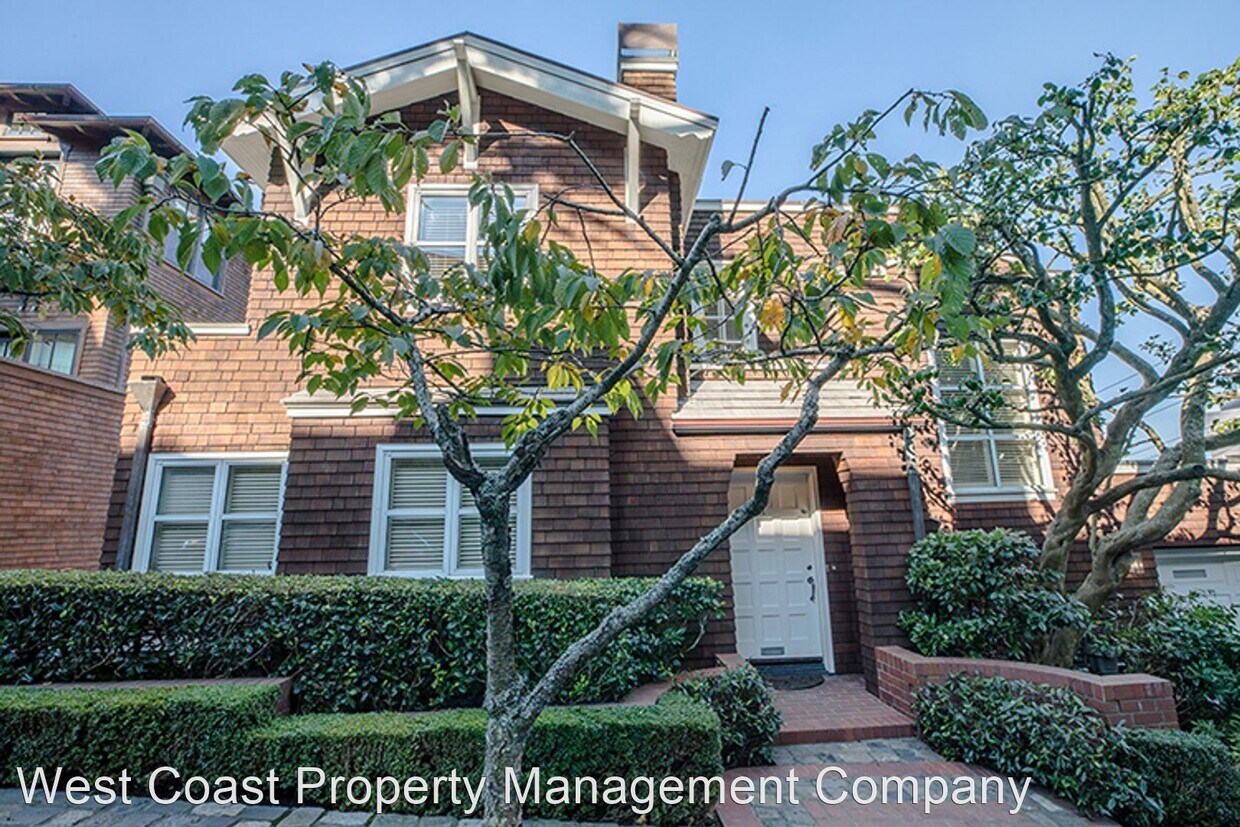 Primary Photo - 4 br, 2 bath House - 10 Edgehill Way