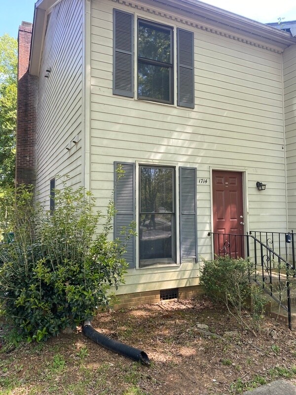 Foto principal - 1714 Village Lake Dr