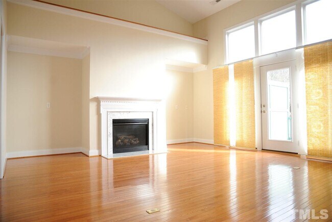 Building Photo - 8013 Lloyd Allyns Way