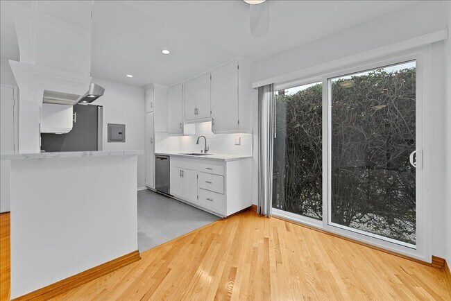Building Photo - Beautiful Venice Apartment With Large Priv...