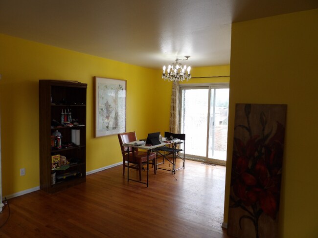 Building Photo - 1322 Saratoga Dr