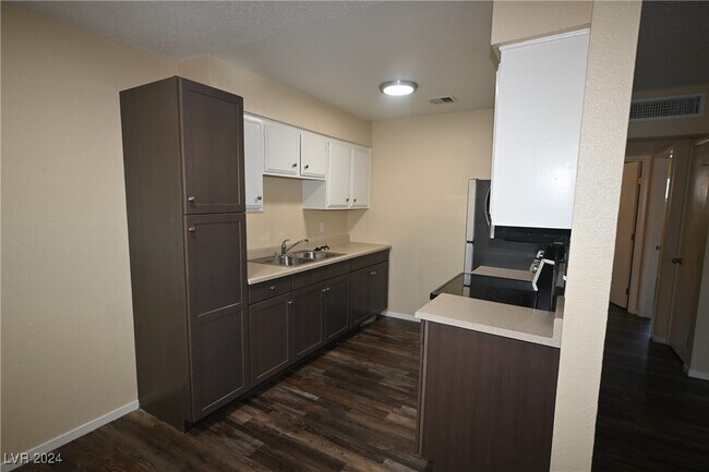 Building Photo - 2514 N McCarran St
