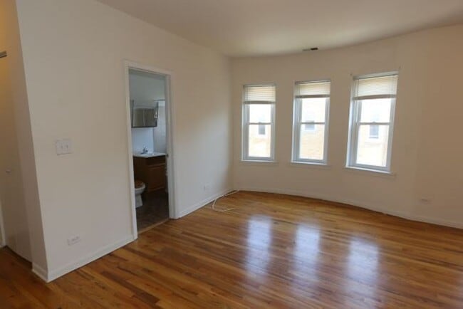 Foto del interior - 4501-4515 N Malden St