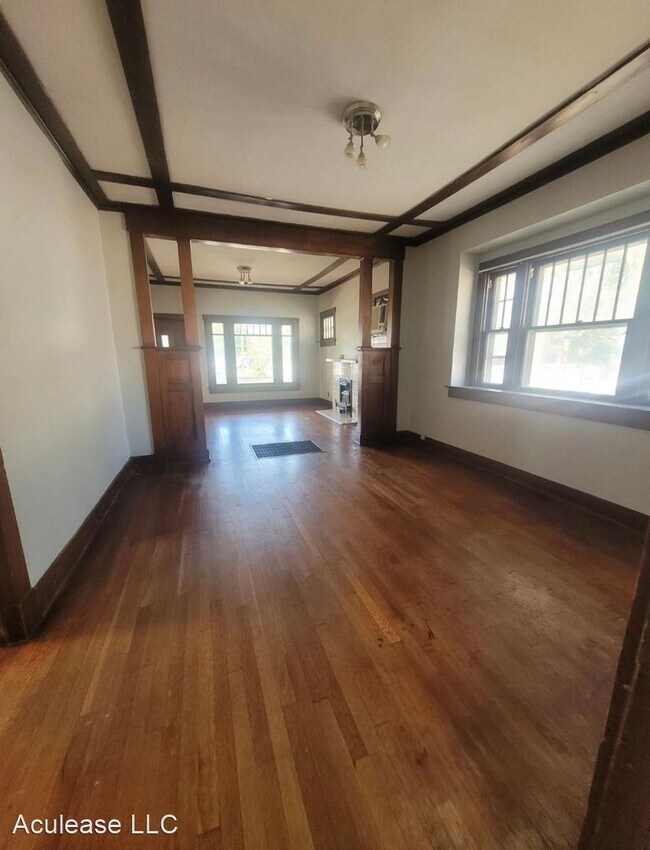 Building Photo - 2 br, 1 bath House - 200 S Main