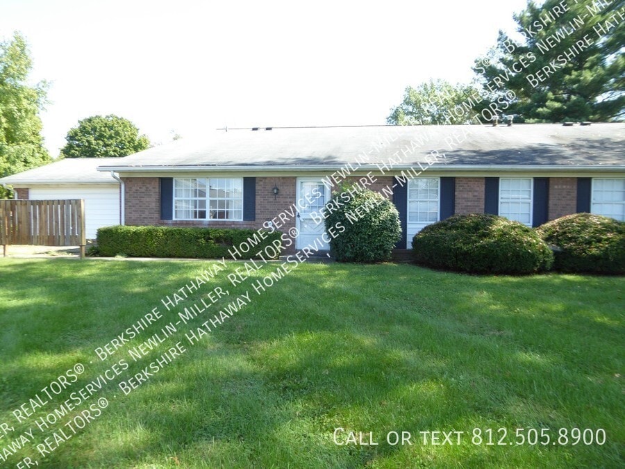 13 E Cresthill Dr Unit 30, Terre Haute, IN 47802 Room for Rent in