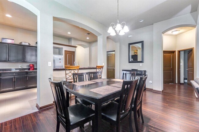 Foto del edificio - 940 Oak Lynn Dr