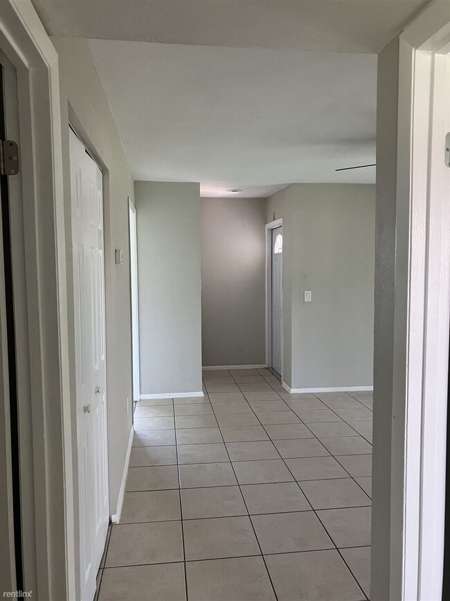 Foto del edificio - 2 br, 1 bath Duplex - 5774 Gallatin Lane