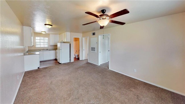 Building Photo - 2402 Jaguar Ct