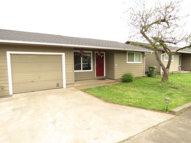 Duplex 9 With garage - 1907 N College St