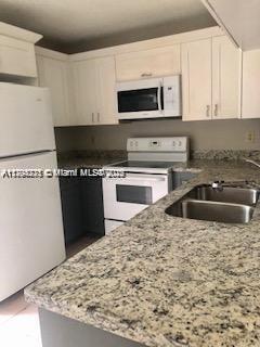 Foto del edificio - 3445 Oak Dr