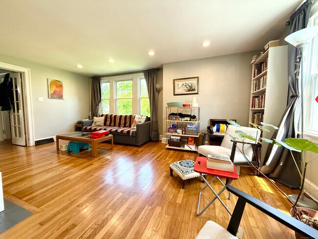 Foto del edificio - 328 Marion St