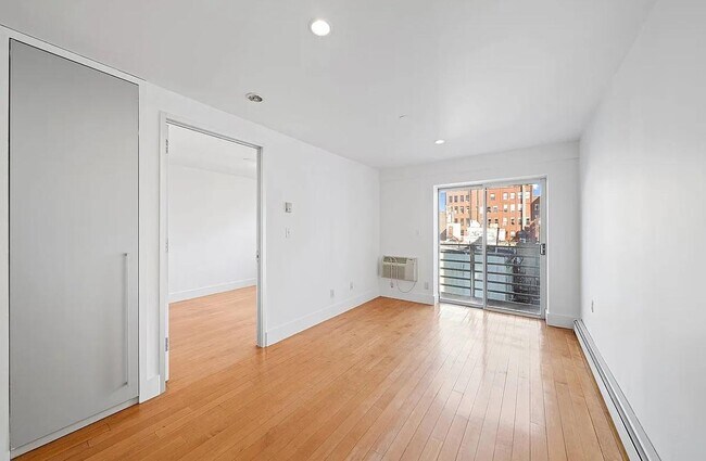 Foto del edificio - 100 E Walton St