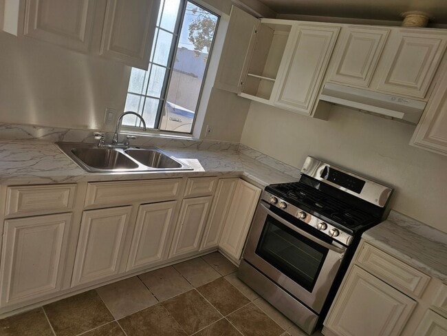 Foto del edificio - 16594 Orange Way