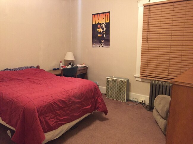 bedroom - 3436 Ward St