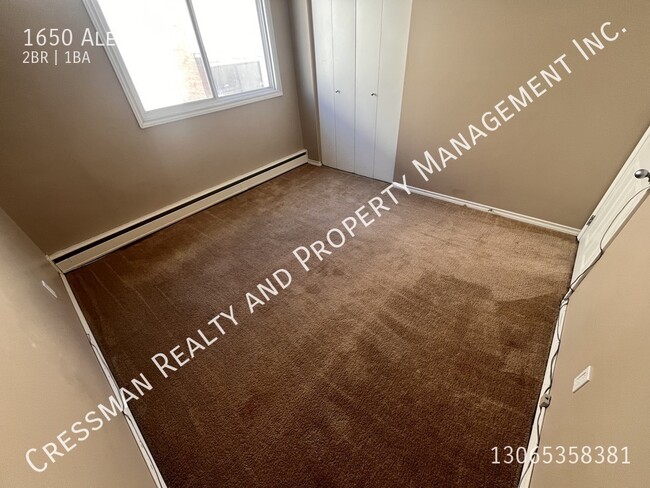 Building Photo - 2 Bed 1 bath APARTMENT located in Regina, SK - Rosemont area