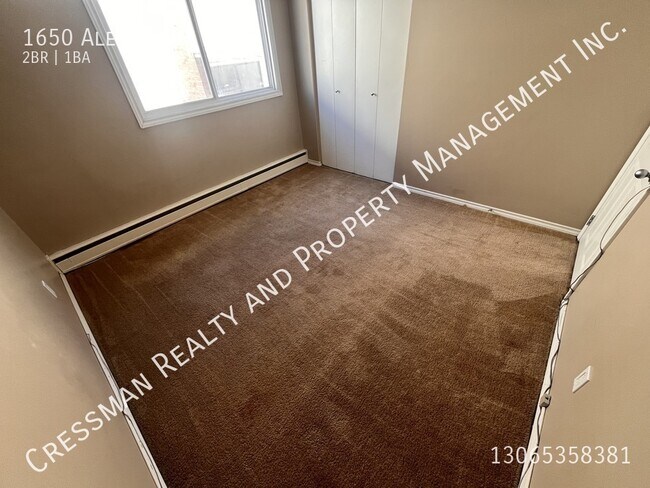 Photo du bâtiment - 2 Bed 1 bath APARTMENT located in Regina, SK - Rosemont area