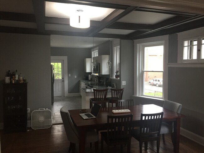 Foto del edificio - 2372 St James Ave