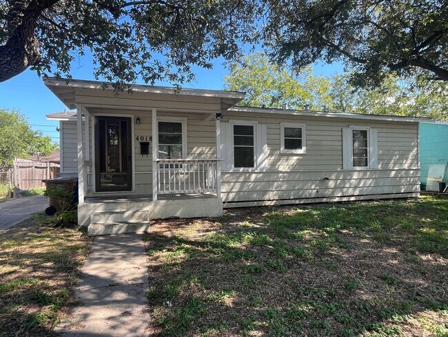 Building Photo - Three Bedroom in Collier Subdivision!!