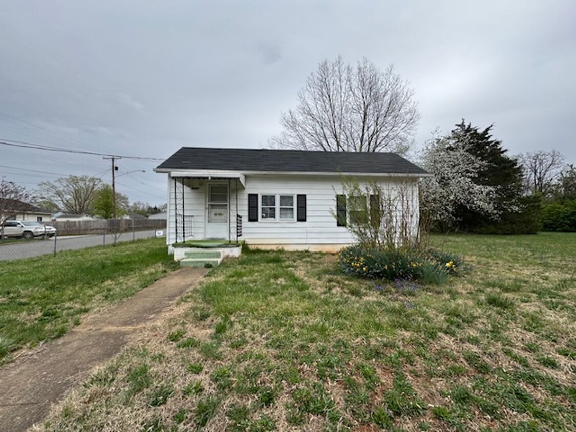 Primary Photo - One Level Home with Fence
