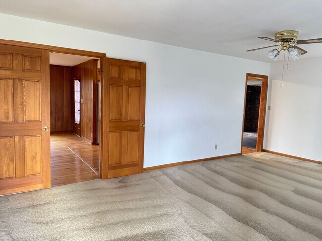 Building Photo - Timeless All-Brick Charm Near Madison St! 3 Bed 3 Bath with Detached Garage!